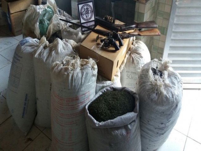 Polcia apreende quatro armas e quase 200 kg de maconha na Zona Rural de Belm do So Francisco