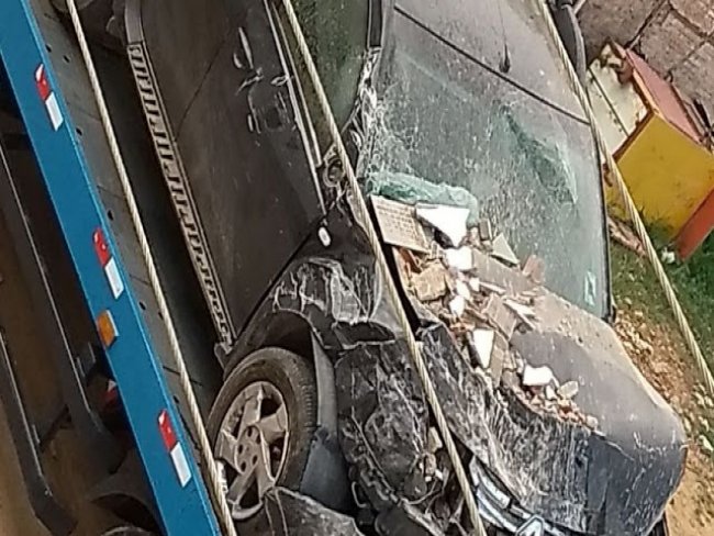 Motorista embriagado perde o controle do veculo e invade uma residncia no bairro Santa Luzia em Petrolina