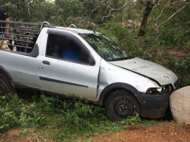  Pernambuco   Publicada em 22/02/18 as 18:17h - 63 visualizaes Homens so mortos a tiros na BR-316, entre Petrolndia e Floresta