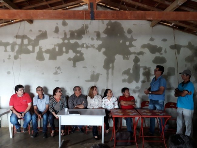 Deputado Federal Adalberto Cavalcanti visita Associao do stio Pau Ferro Zona Rural de Dormentes.