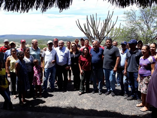 Lagoa Grande PE- Deputado Federal Adalberto Cavalcanti visita Associao dos Pequenos Produtores do stio Riacho do Recreio.