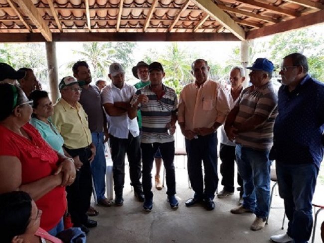 Deputado Federal Adalberto Cavalcanti visitou Associao dos Pequenos Produtores Fazenda do Chapu zona rural de Parnamirim PE.