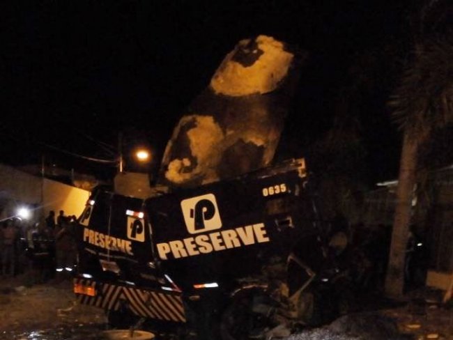 Petrolina-PE: Criminosos explodem carro forte no bairro Atras da Banca na noite desta sexta (11)