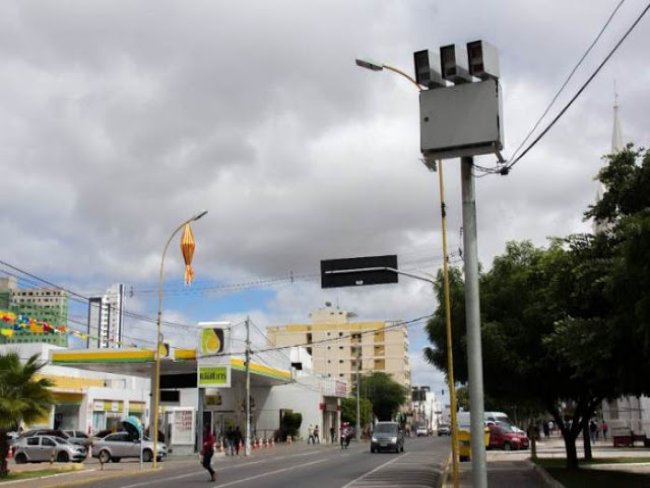 Quatro novos radares comeam a funcionar em avenidas de Petrolina