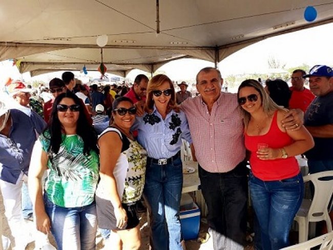PARNAMIRIM PE- Deputado Federal Adalberto Cavalcanti participou da 8 festa do vaqueiro na fazenda Massap.