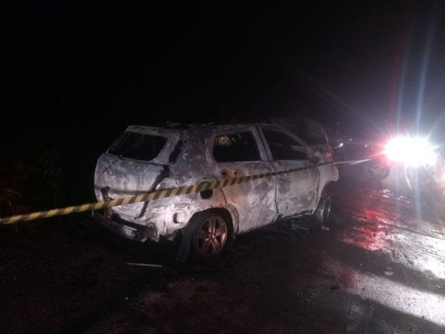 Carros colidem matando duas pessoas na PE-106 no Agreste de Pernambuco