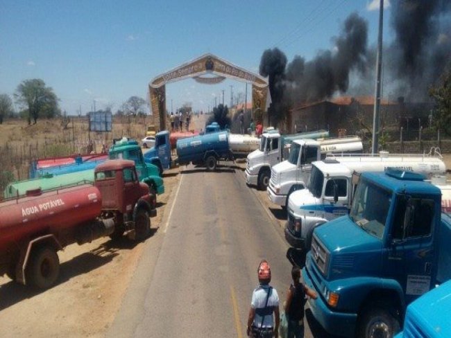 Pipeiros ameaam fechar estradas em Pernambuco se o governo no pagar o que deve at o final desta semana