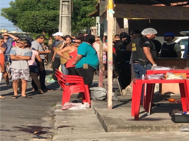 Policiais so assassinados a tiros em bar de Fortaleza