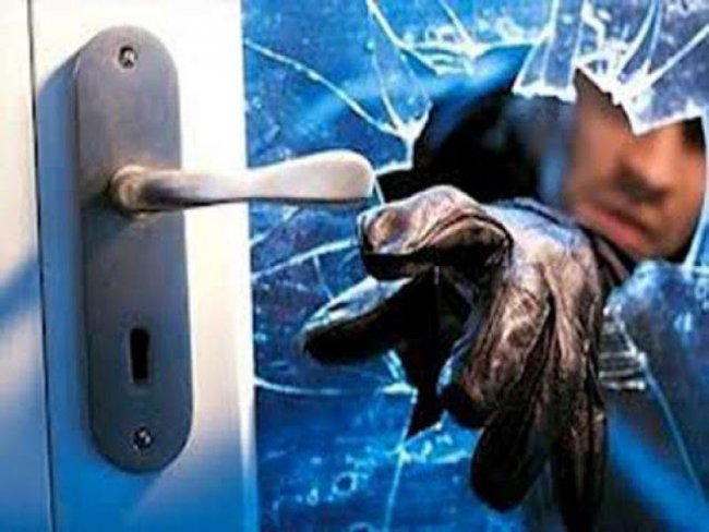Bandido arromba porta de lanchonete para roubar TV, mas sai com R$ 8 no bolso no interior de Pernambuco