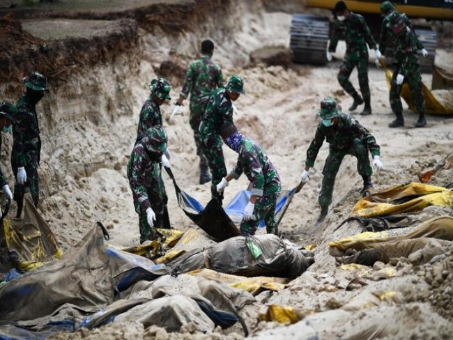 Mais de 1.300 mortos e uma populao em desespero aps terremoto na Indonsia