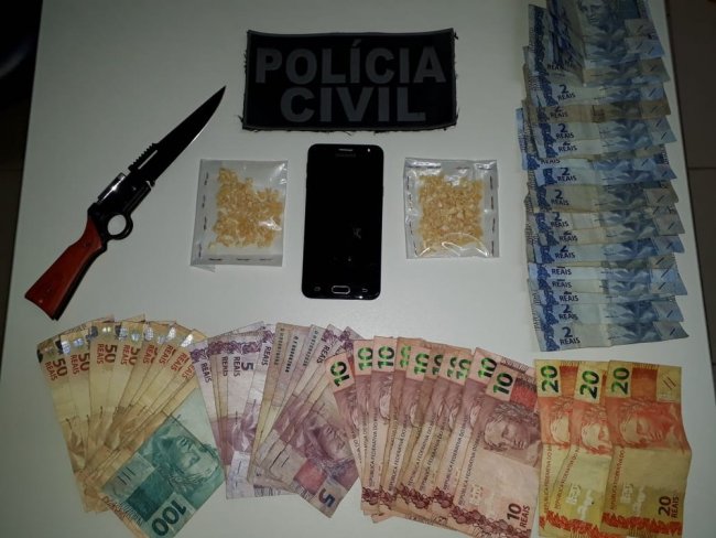 Polcia apreende 220 pedras de crack , celular e dinheiro em Cabrob, PE