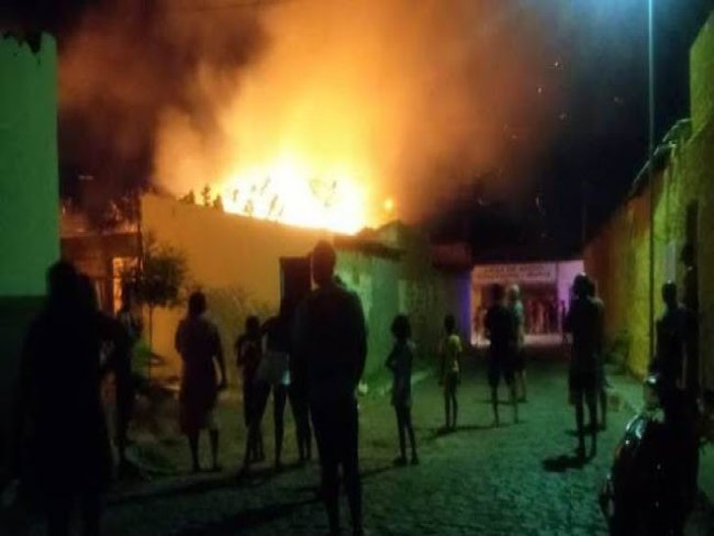 Incndio chama ateno e assusta moradores em Juazeiro