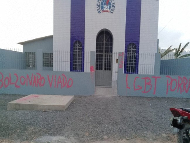 Igrejas evanglicas so pichadas em Pernambuco