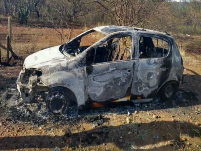 Aps roubo, carro de radialista  encontrado carbonizado em Serra Talhada, PE