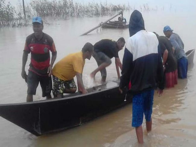 Barco vira no Rio So Francisco e deixa pescadores desaparecidos