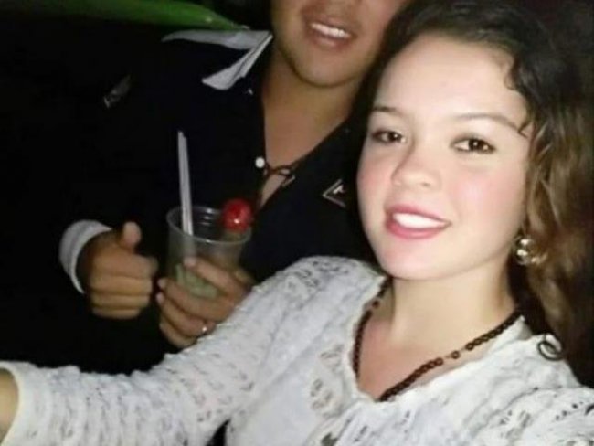 Casal  atingido por raio dentro de casa e garota termina morrendo.