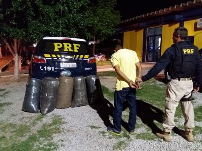 Homem  preso com 100 quilos de maconha em kombi adulterada em Belm de So Francisco