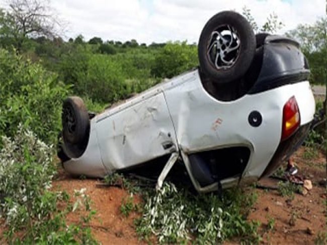 Capotamento na BR 407 deixa casal ferido na cidade de Senhor do Bonfim-Ba