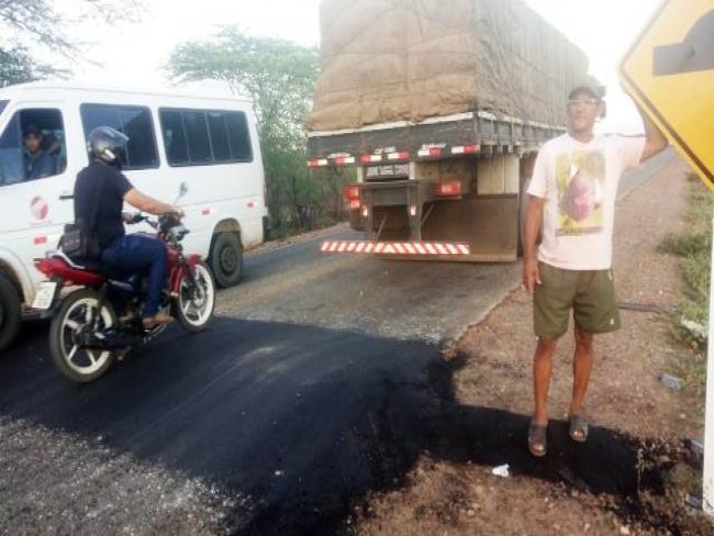 Aps cobranas de familiares das vtimas de acidente, quebra-molas so instalados na PE 637, no N4 em Petrolina