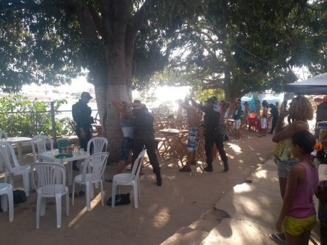 Dupla  presa com maconha na Ilha do Fogo