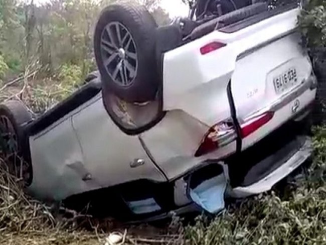 Prefeito de Bodoc capota o carro na BR-122, prximo  Santa Cruz