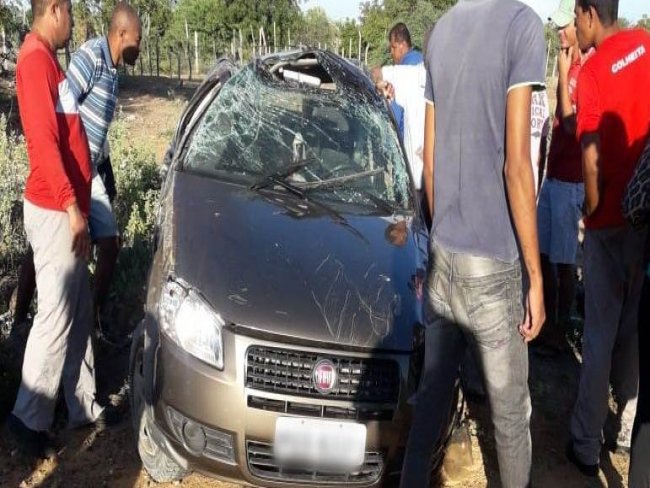 Acidente de carro deixa uma mulher morta e feridos em Juazeiro