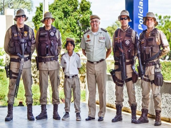CPRN realiza desejo de criana da zona rural de Juazeiro que sonha em ser policial militar