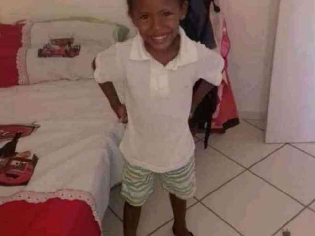 Tragdia: Criana de 4 anos morre afogada em clube de Petrolina