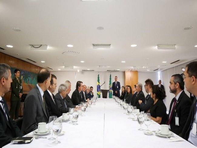 Bolsonaro pode negociar BPC e baixar para 60 idade para mulher se aposentar