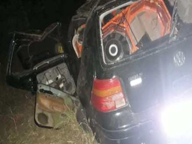 Capotamento de carro deixa duas pessoas mortas em Triunfo