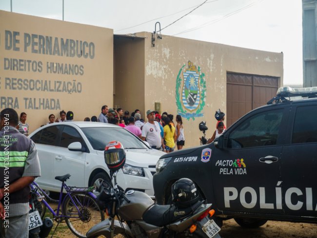 PM localiza 79 pacotes de cocana na Cadeia de Serra Talhada, PE