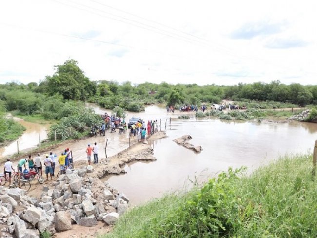 Deputado cobra do Governo do Estado reconstruo de ponte que liga Bodoc a Ouricuri