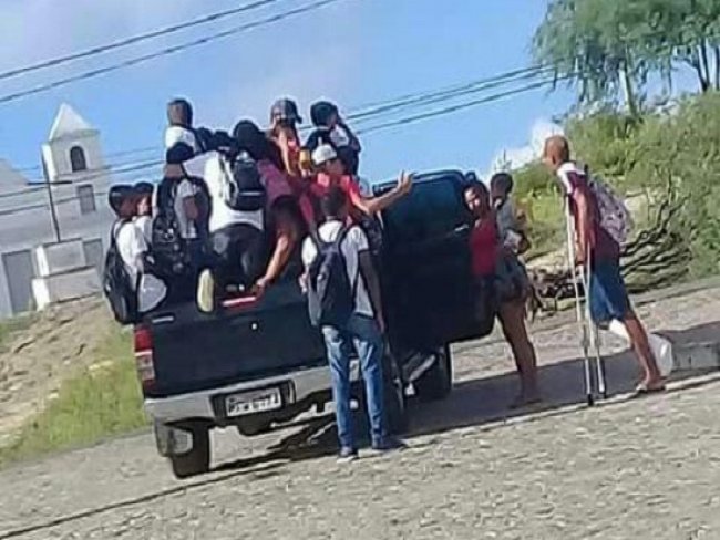 Alunos que residem no Bairro Alto da Ermida em Floresta, esto enfrentando dificuldades para chegar at suas escolas, que ficam no centro da cidade