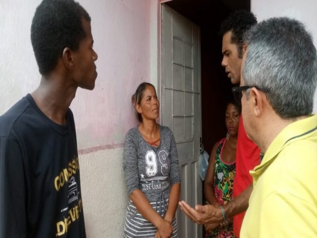 Vereadores da CDHC visitam famlia de menino assassinado em Petrolina