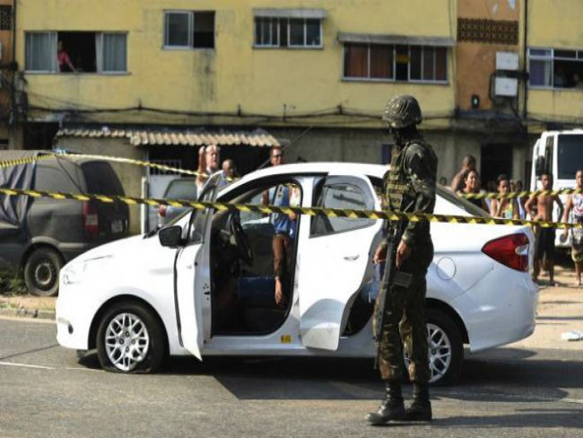 Justia decreta priso preventiva de 9 militares que fuzilaram carro de famlia com 80 tiros