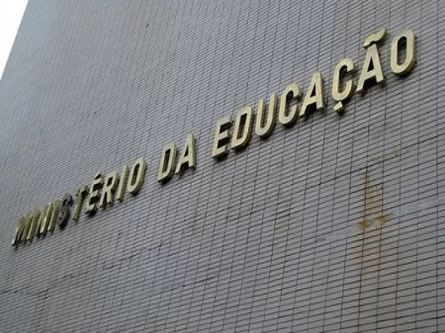 Governo federal bloqueia mais R$ 344 milhões de universidades e institutos de educação