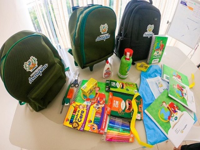 Secretaria de Educação de Araripina prepara kits para distribuição aos alunos da Rede Municipal de Ensino