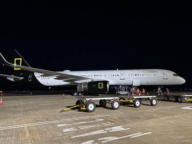 Aeroporto de Foz realiza operao especial para receber Boeing da expedio da National Geographic