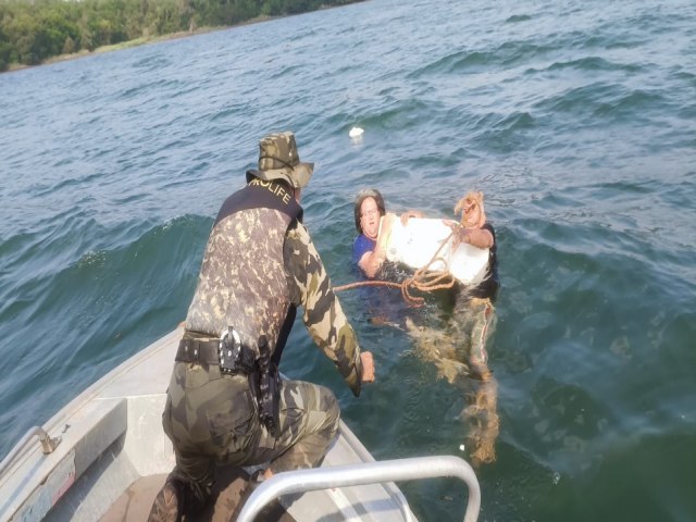 PM salva quatro pescadores que estavam a deriva no Lago de Itaipu