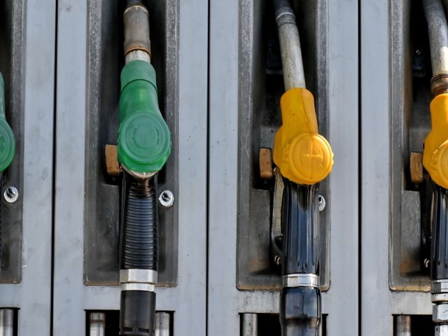 Alta de 18% no diesel com volta de tributo e novo aumento est previsto para outubro