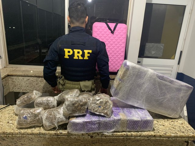 PRF apreende maconha e skunk em mala de passageira de nibus em Santa Terezinha de Itaipu 