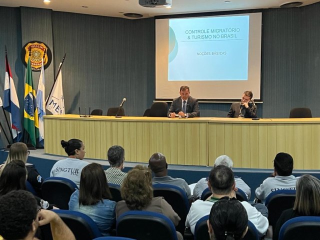 PF realiza reunio com guias de turismo para demonstrar como agilizar o trmite migratrio fronteirio