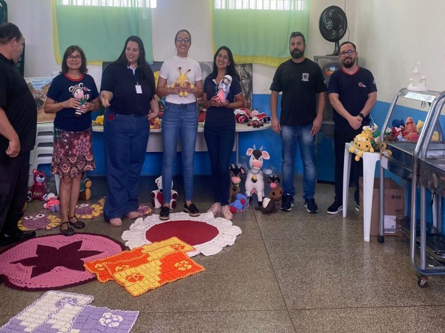 Polcia Penal entrega amigurumis para ONG e Delegacia da Mulher