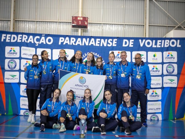 Volei feminino de Foz do Iguau  campe estadual de base