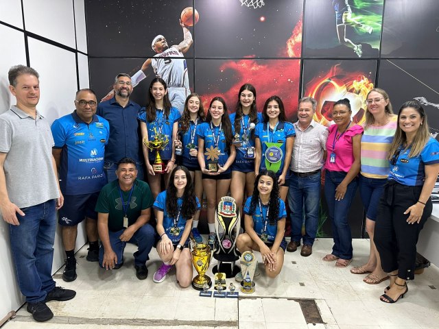 Atletas iguauenses disputam vagas na Seleo Paranaense de Voleibol Feminino