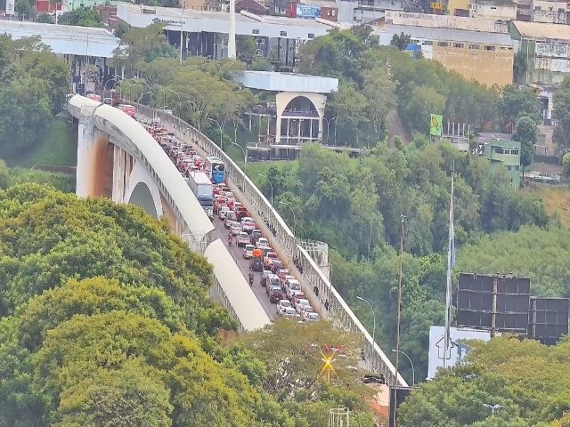 Receita Federal apreende cerca de R$ 530 mil em espcie na Aduana da Ponte Internacional da Amizade