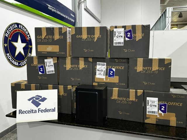 Receita Federal Retm 12 Computadores em Aeroporto de Foz do Iguau