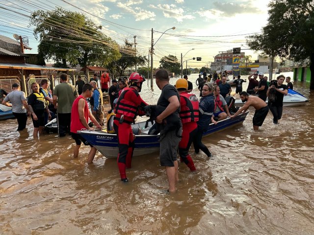  Itaipu viabiliza nibus para transporte de voluntrios para o Rio Grande do Sul