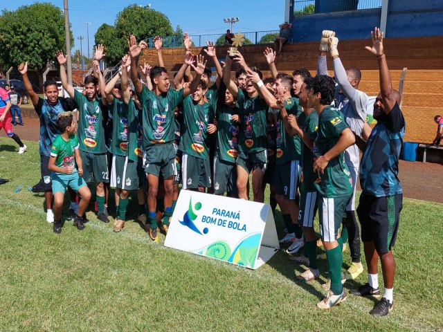 Foz  campeo de forma invicta no futebol masculino sub-20