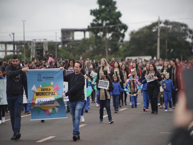 Foz Celebra 110 Anos com Desfile Cvico